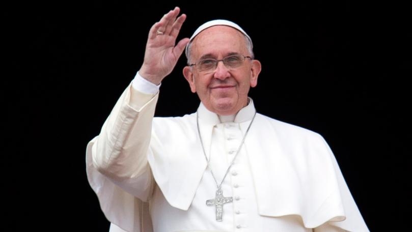 Pope kisses feet of South Sudan leaders, urging them to keep the peace