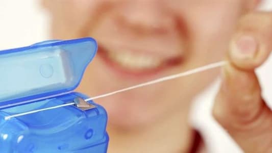 أمراض قد يسبّبها استخدام الخيط وفرشاة تنظيف الأسنان