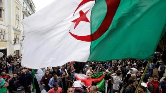 الطلبة الجامعيون في الجزائر يعلنون عن "إضراب وطني رفضا لاستمرار النظام"