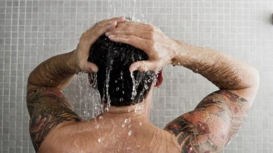 ما أضرار الحمّام الساخن وغسيل الرأس اليومي؟