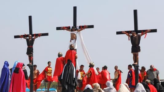 Filipino Devotees Nailed to Crosses to Re-enact Crucifixion