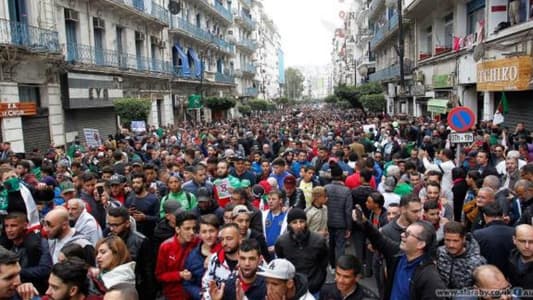 حشود ضخمة في شوارع العاصمة الجزائرية