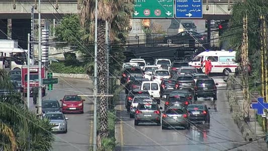 "التحكم المروري": جريح نتيجة تصادم بين سيارتين عند ساحة أنطلياس وحركة المرور ناشطة في المحلة 