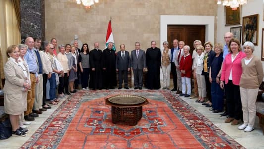 الرئيس عون استقبل بحضور الأب نبيل مونس وفداً من فرنسا والولايات المتحدة الأميركية يقوم بزيارة دينية في لبنان