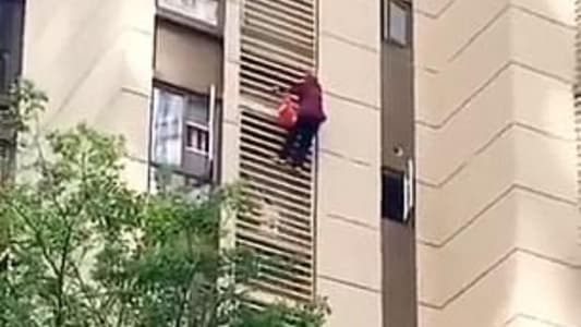 Grandmother With Alzheimer's Climbs Down 10 Storeys
