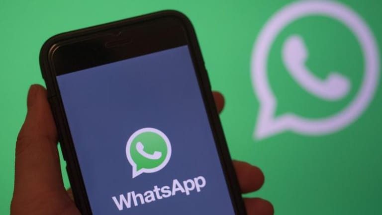 كيف تُراسل شخصاً من دون تسجيل رقمه في الهاتف؟