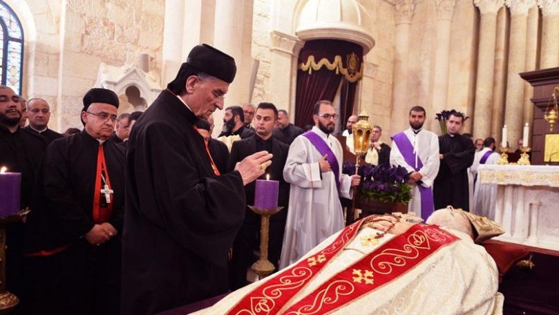 "الوكالة الوطنية": أبواب كنيسة سيدة الانتقال في الصرح البطريركي أقفلت أمام المؤمنين وجثمان صفير في داخلها وتوقفت التعازي في الصرح تحضيراً لمراسم الجنازة