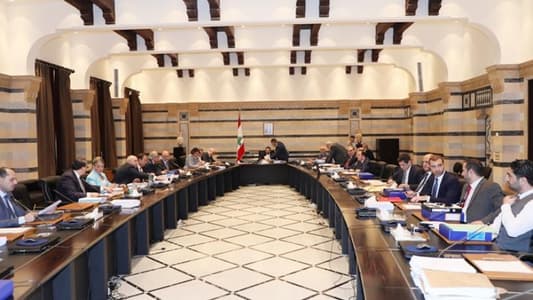 Hariri chairs cabinet budget session at Grand Serail