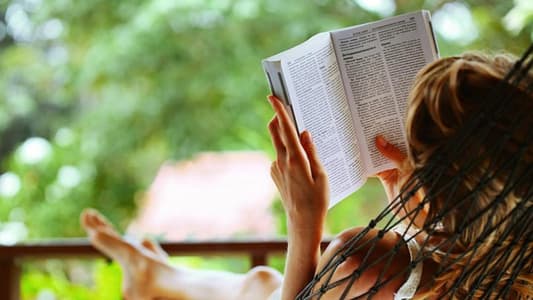 4 Reasons You Should be Reading Books Daily, According to Science