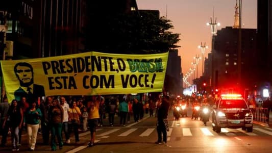 Bolsonaro supporters march to pressure Brazil's Congress