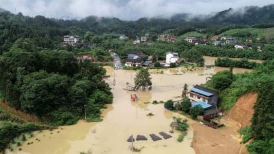 Thousands stranded, five killed, as heavy rain lashes south China
