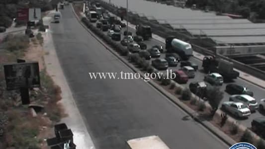 التحكم المروري: حركة المرور كثيفة على اوتوستراد الرئيس لحود باتجاه الكرنتينا وصولا الى نهر الموت