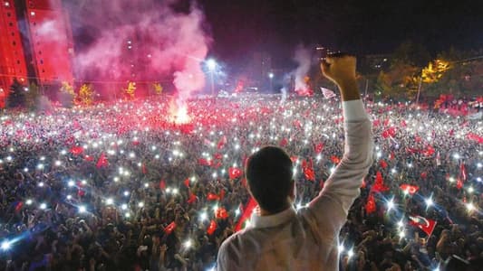إسطنبول تحتفل بانتصار الديمقراطية