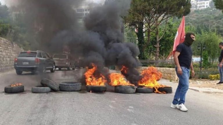 مصادر أمنية للـmtv: التحقيقات لا تستبعد فرضية ان يكون عناصر "الاشتراكي" قد اطلقوا النار ظنا منهم أنّ الغريب يصطحب معه في السيارة باسيل إلى كفرمتى