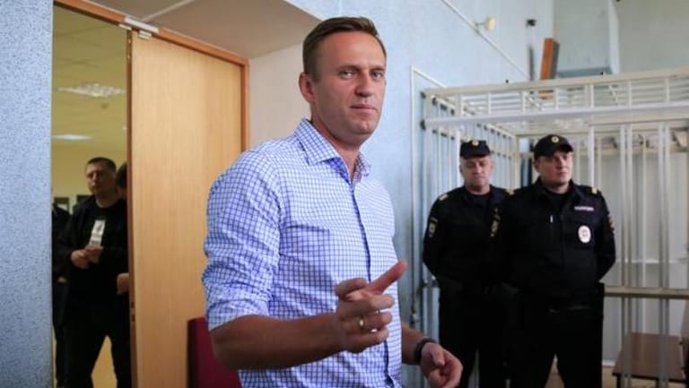 Russia jails Kremlin critic Navalny for 10 days