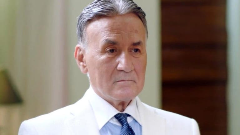 ما حقيقة طلب النجم الراحل حرق أفلامه وأرشيفه؟