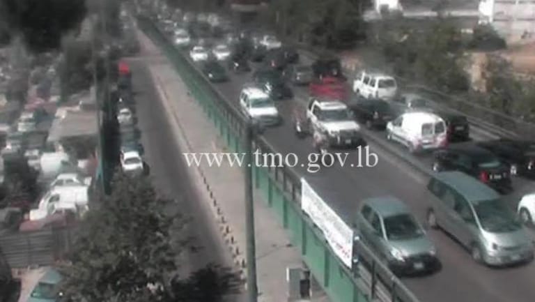 "التحكم المروري": حركة المرور كثيفة من جسر الفيات باتجاه العدلية