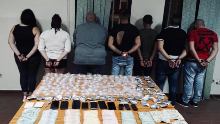 تفكيك شبكة لتوزيع وترويج المخدرات وتوقيف جميع أفرادها