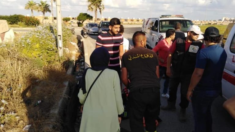 الدفاع المدني: جريحة جراء انزلاق دراجة نارية في صور نُقلت إلى المستشفى وسقوط جريح آخر تولت جهات أخرى نقله إلى المستشفى للمعالجة