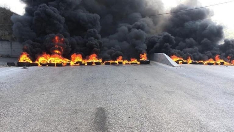 مراسلة الـmtv في بعلشميه: توافقت عائلتا ضحيتي حادثة الجبل على دفنهما بعدما رضخت لطلب المرجعيات الدينية