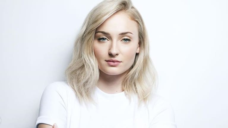 بالصورة: نجمة Game of Thrones تدخل القفص الذهبي