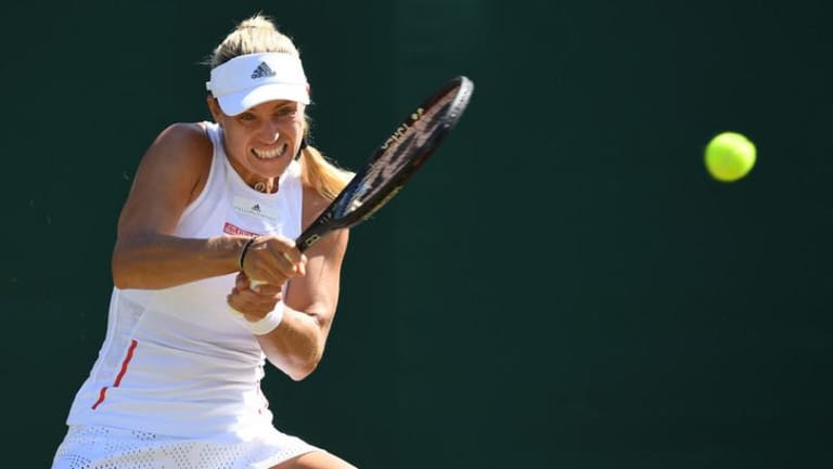 حاملة لقب ويمبلدون تخرج من الدور الثاني