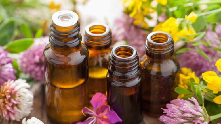 ما هي أفضل الزيوت لعلاج تساقط الشعر؟