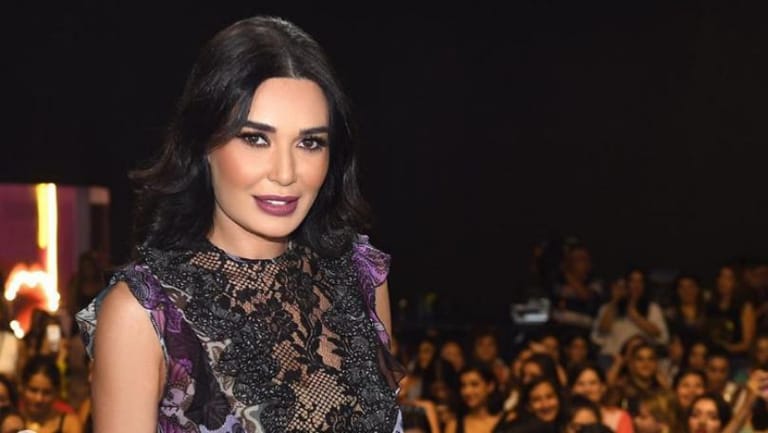 بالصورة: إطلالة لافتة لسيرين عبد النور ووالدتها 