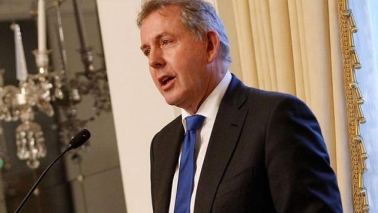 بعد هجوم ترامب عليه.. لندن تؤكد دعم سفيرها لدى واشنطن 