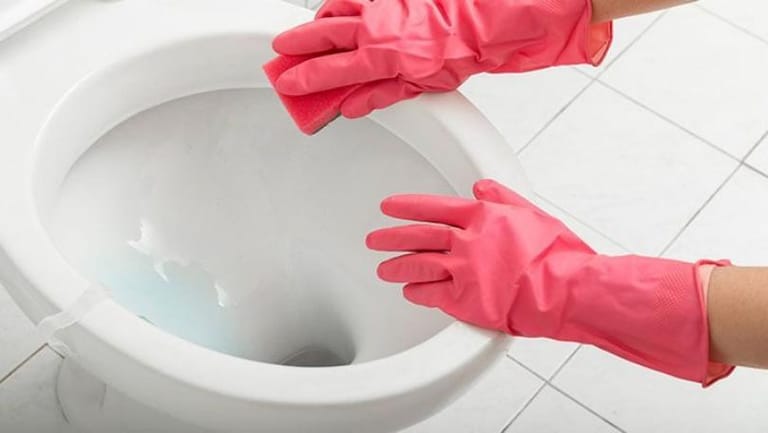 ما المطلوب للحماية من جراثيم المراحيض؟