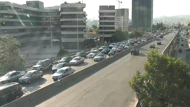 التحكم المروري: حركة المرور كثيفة من اوتوستراد الرئيس الهراوي باتجاه الاشرفية