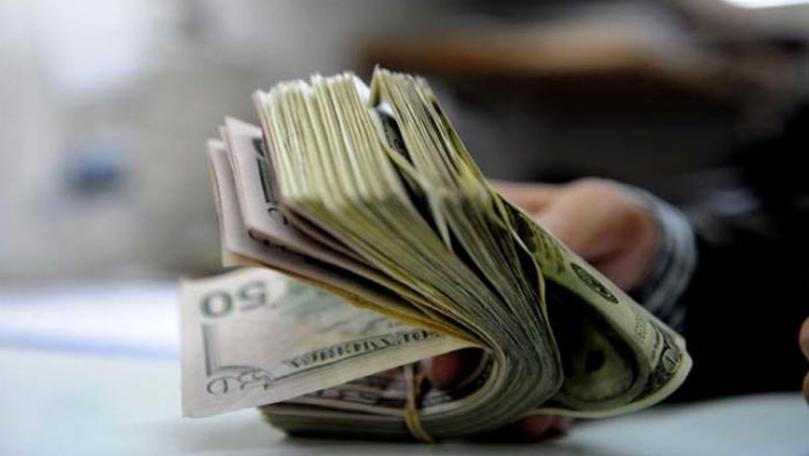 أوقِفوا لإقدامهم على ترويج عملة مزورة