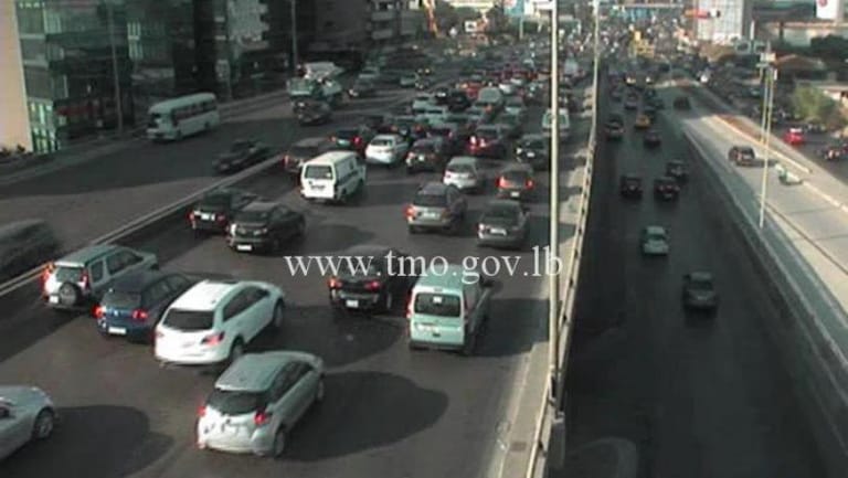 التحكم المروري: حركة المرور كثيفة من النقاش باتجاه انطلياس وصولا الى الزلقا