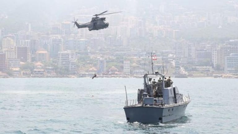 تمرين مشترك بين الجيش وفريق تدريب أميركي على العمل في عرض البحر 