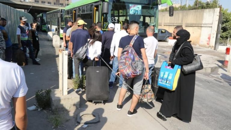 الامن العام يؤمن عودة طوعية لـ820 نازحاً سورياً