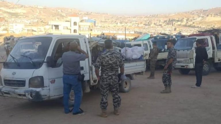 200 نازح غادروا مخيمات عرسال عائدين إلى سوريا