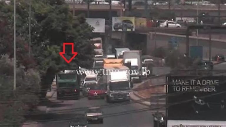 التحكم المروري: تعطل شاحنة على اوتوستراد الرئيس لحود باتجاه الصياد امام مبنى هيئة ادارة السير وحركة المرور كثيفة