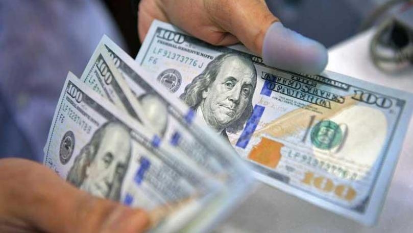 الدولار يتراجع للجلسة الثالثة على التوالي 