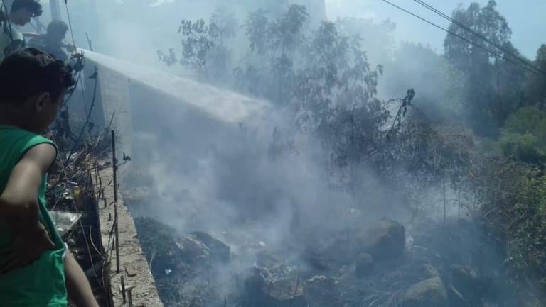 إخماد حريق في السويسة شبّ بالقرب من المنازل 