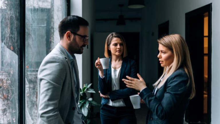 12 Rude Conversation Habits You Need to Stop