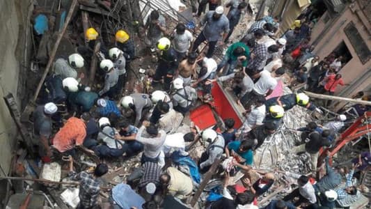 'More than 30' feared trapped in Mumbai building collapse
