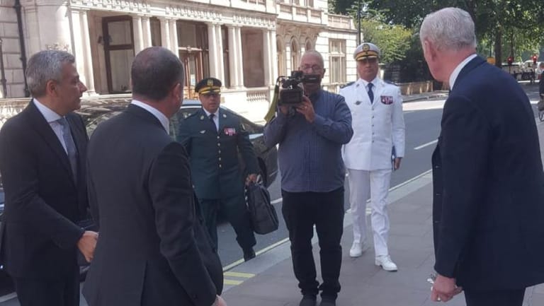 وزير الدفاع الياس بو صعب يصل في هذه الاثناء الى مقر وزارة الدفاع البريطانية للقاء عدد من المسؤولين