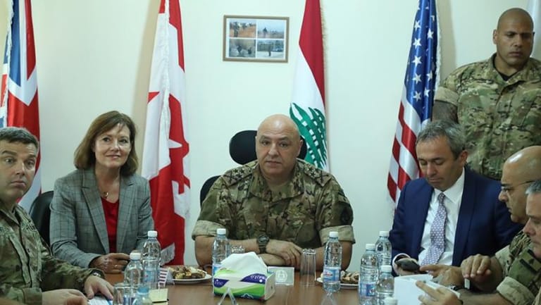 السفير البريطاني: الجيش اللبناني المدافع الشرعي الوحيد عن لبنان