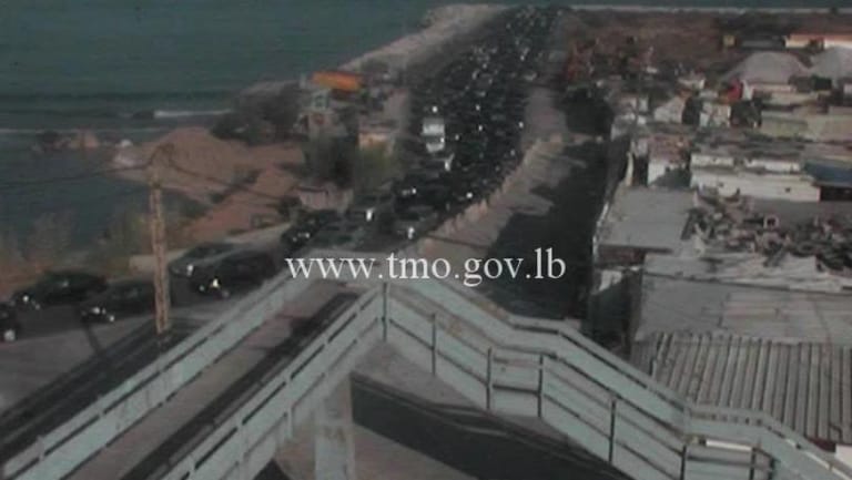 "التحكم المروري": حركة المرور كثيفة على الطريق البحرية في أنطلياس باتجاه بيروت