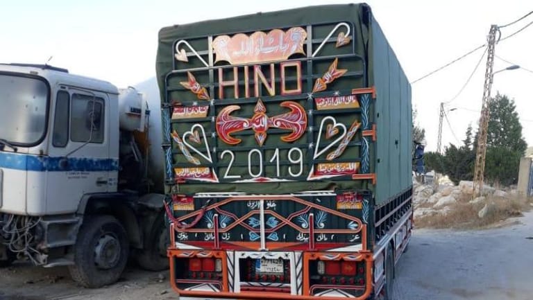 بالصور: ضبط ٥ شاحنات خضار وفاكهة وألبسة مهرّبة