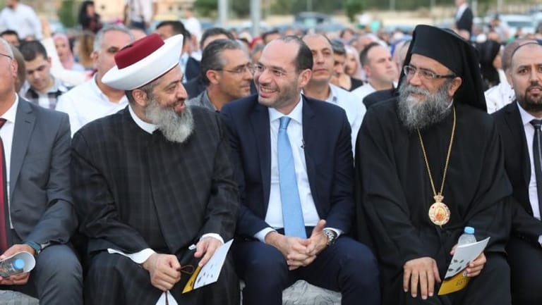 الوزير مراد: دعونا نهتم بلقمة عيش المواطن