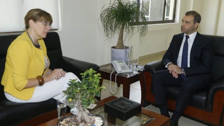 أفيوني عرض مع سفيرة أستونيا لسبل التعاون التكنولوجي