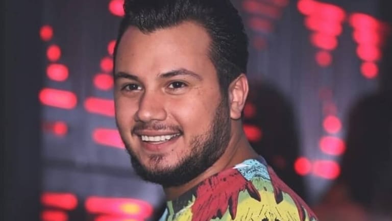 وديع الشيخ موقوف في مطار بيروت لهذا السبب