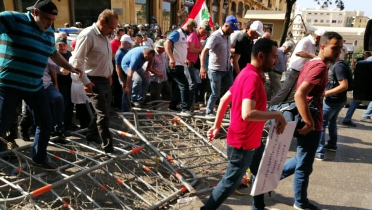 مراسلة mtv: معلومات أولية تفيد بأنّ وزير الدفاع قد يزور العسكريين المتقاعدين لكن حتى هذه اللحظة لم يتم اللقاء 