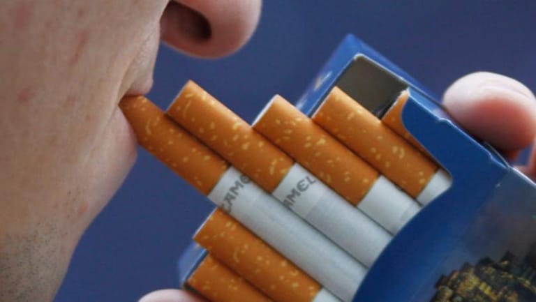 إشترى علبة دخان... فوجد ساقه المبتورة 